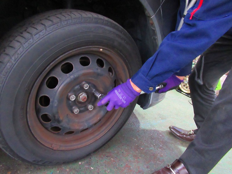 タイヤ交換トルクレンチ確認