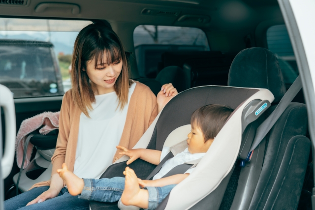 チャイルドシート_母親と子ども